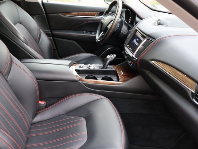 Used 2020 Maserati Levante GranLusso image 12