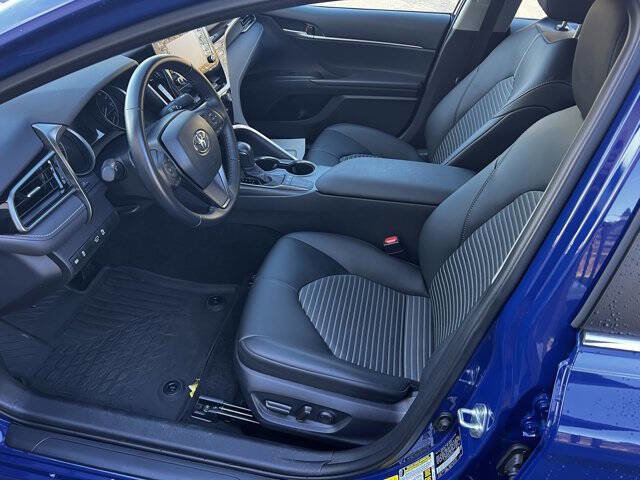 Used 2024 Toyota Camry SE image 9