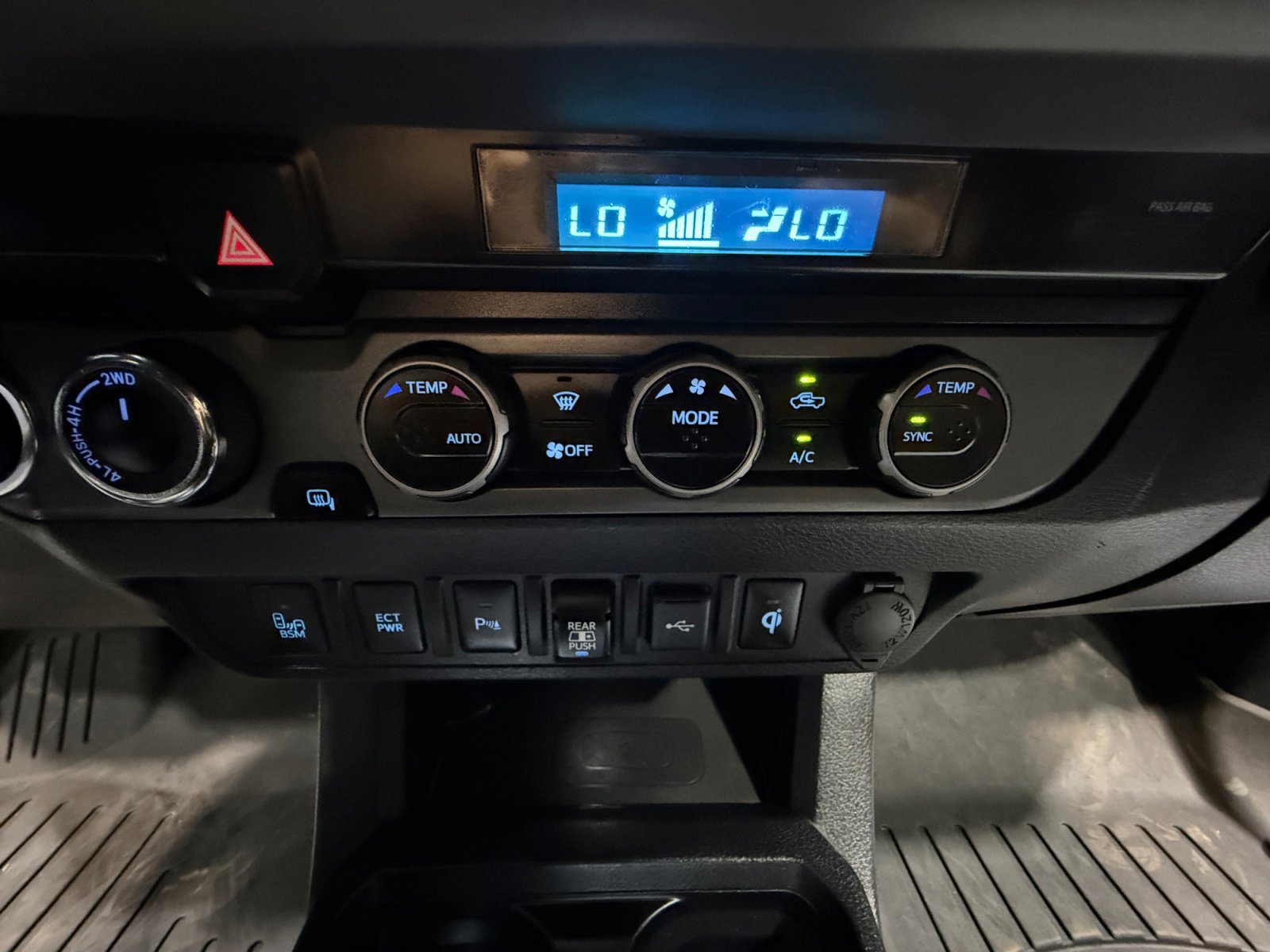 Used 2021 Toyota Tacoma TRD Off-Road w/ Technology Package image 12