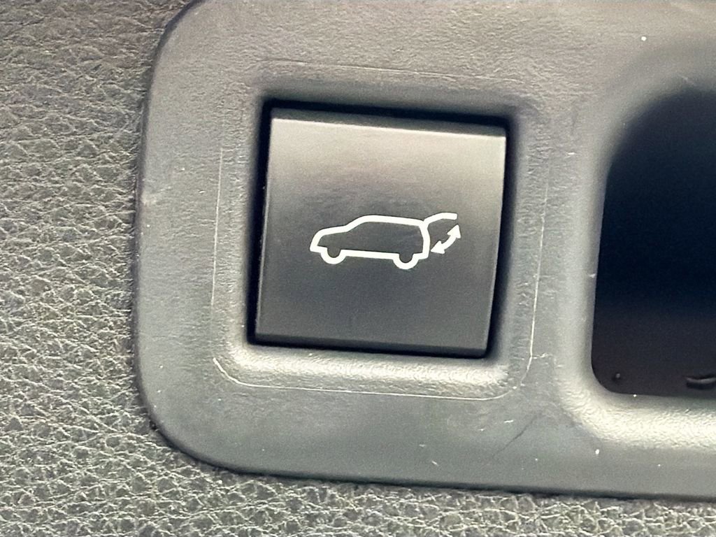 Used 2023 Toyota Highlander XSE image 15