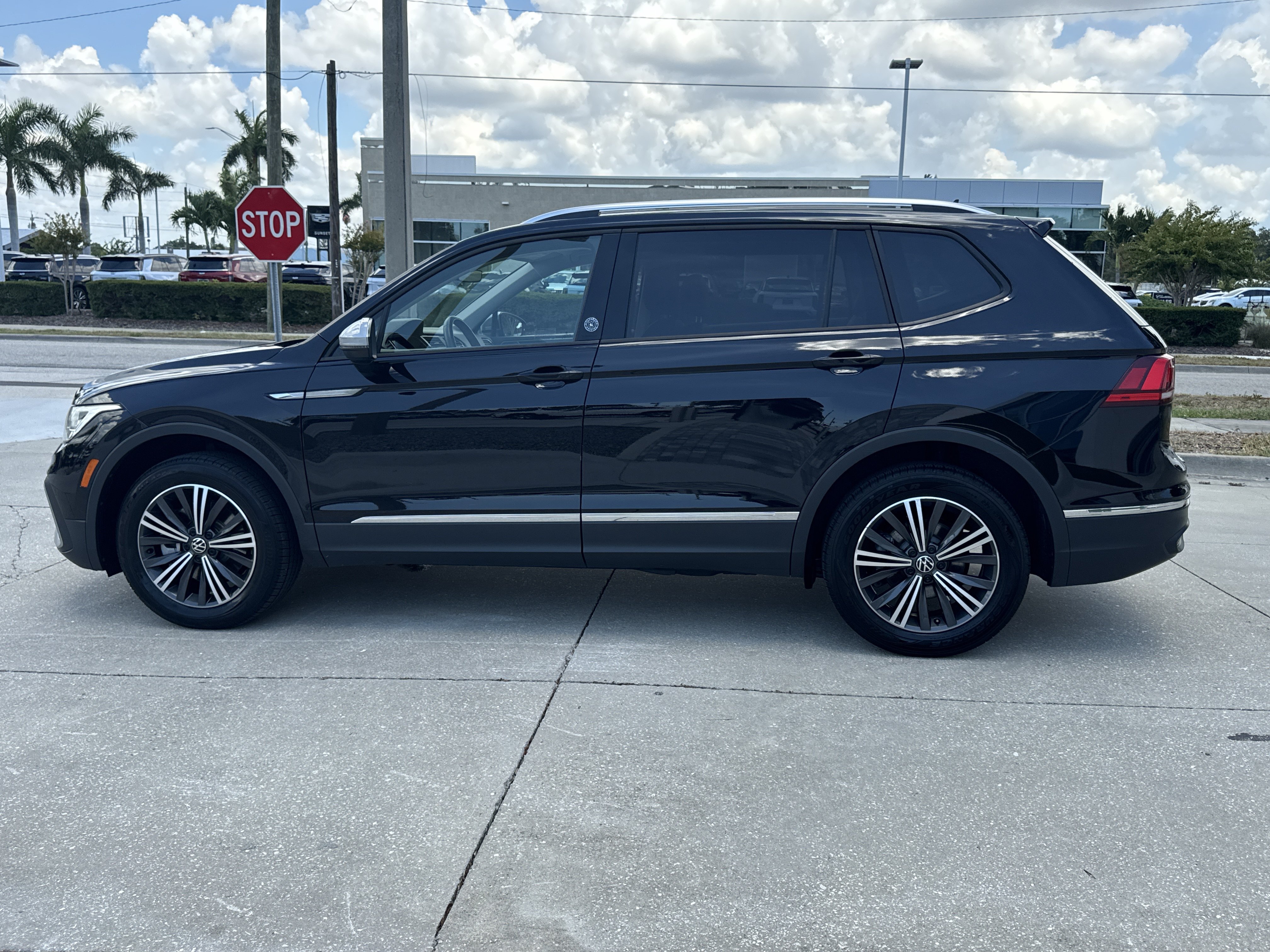 Certified 2024 Volkswagen Tiguan Wolfsburg Edition AWD/4WD image 7