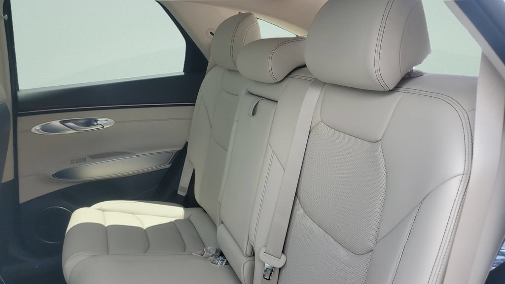 New 2027 Genesis GV70 2.5T Select AWD/4WD image 12