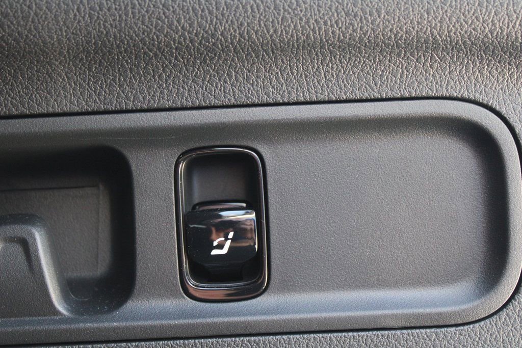 Certified 2025 Mercedes-Benz GLC 350e image 10