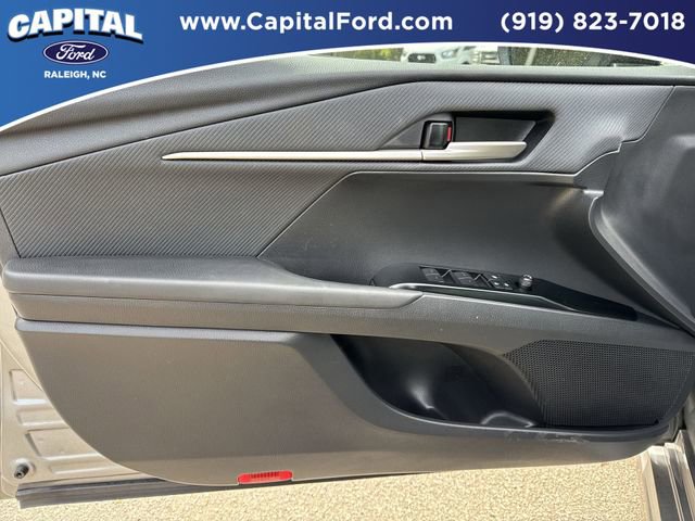 Used 2025 Toyota Camry SE FWD image 19