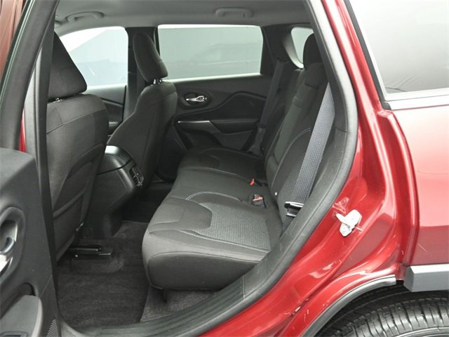 Used 2019 Jeep Cherokee Latitude w/ Cold Weather Group image 20