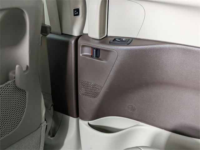 Used 2021 Chrysler Pacifica Touring-L image 30