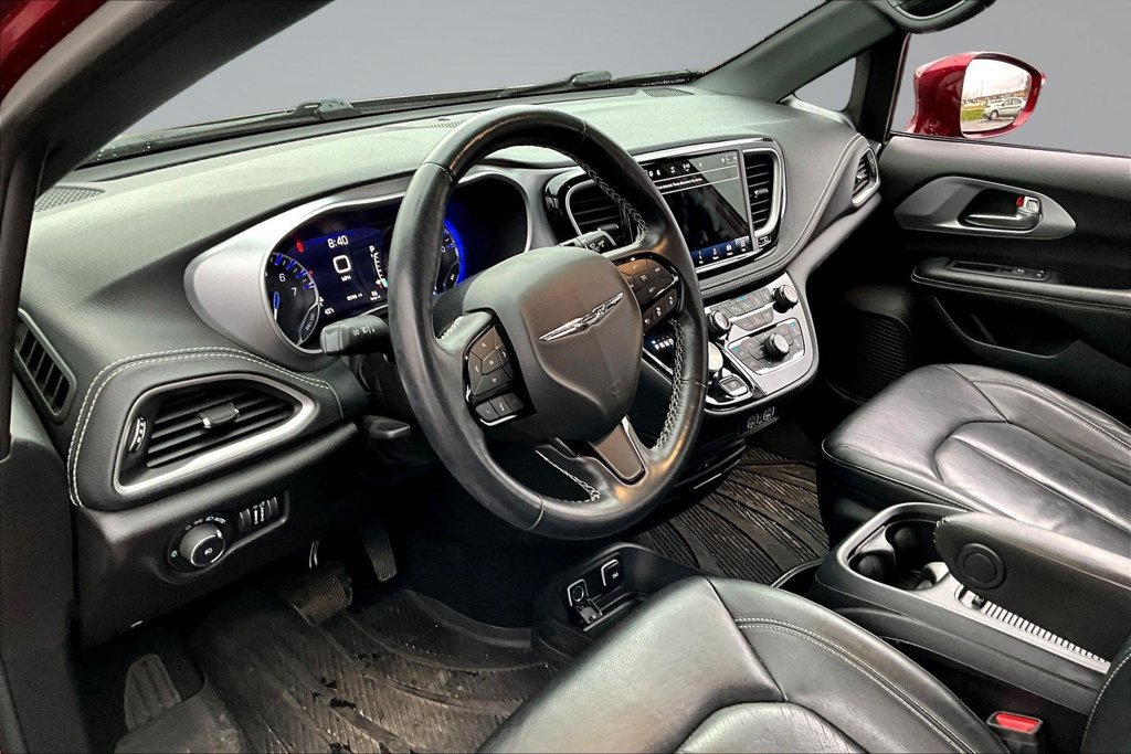 Used 2021 Chrysler Pacifica Touring-L w/ Uconnect Theater Family Group AWD/4WD image 17