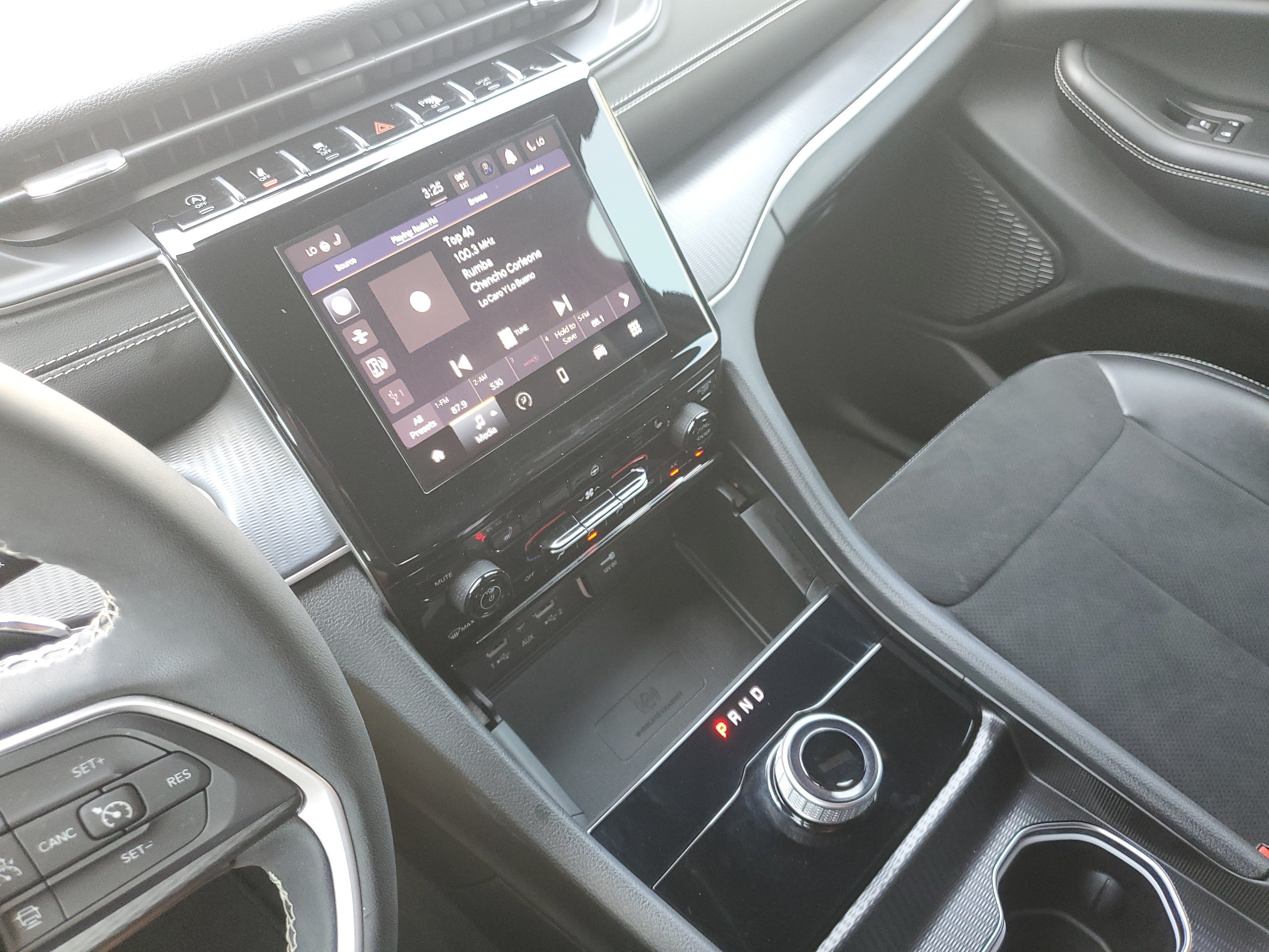 Used 2024 Jeep Grand Cherokee L Laredo RWD image 19