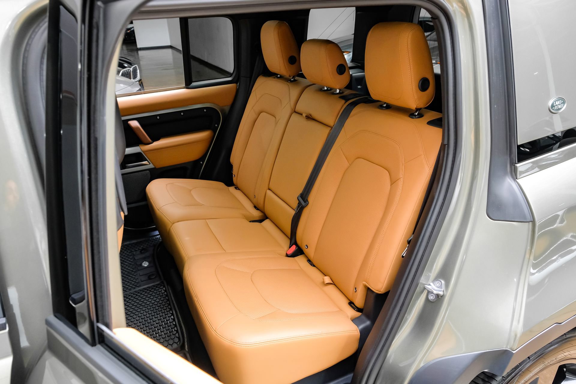 Used 2023 Land Rover Defender 110 SE AWD/4WD image 42