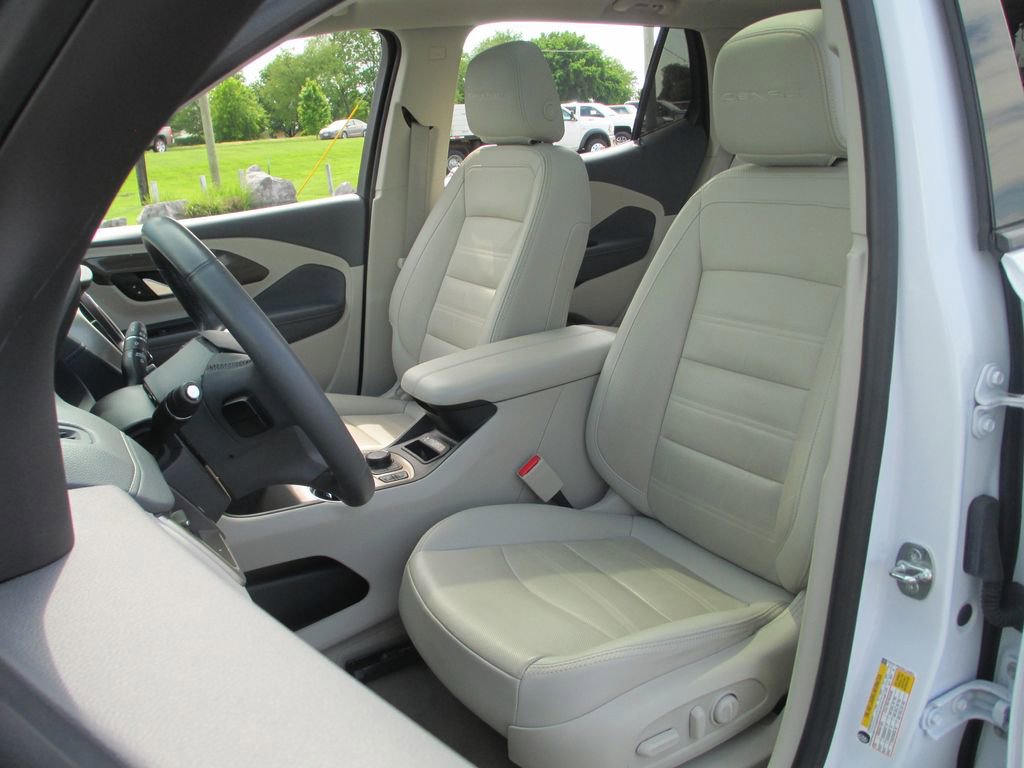Used 2024 GMC Terrain Denali w/ Denali Premium Package AWD/4WD image 22