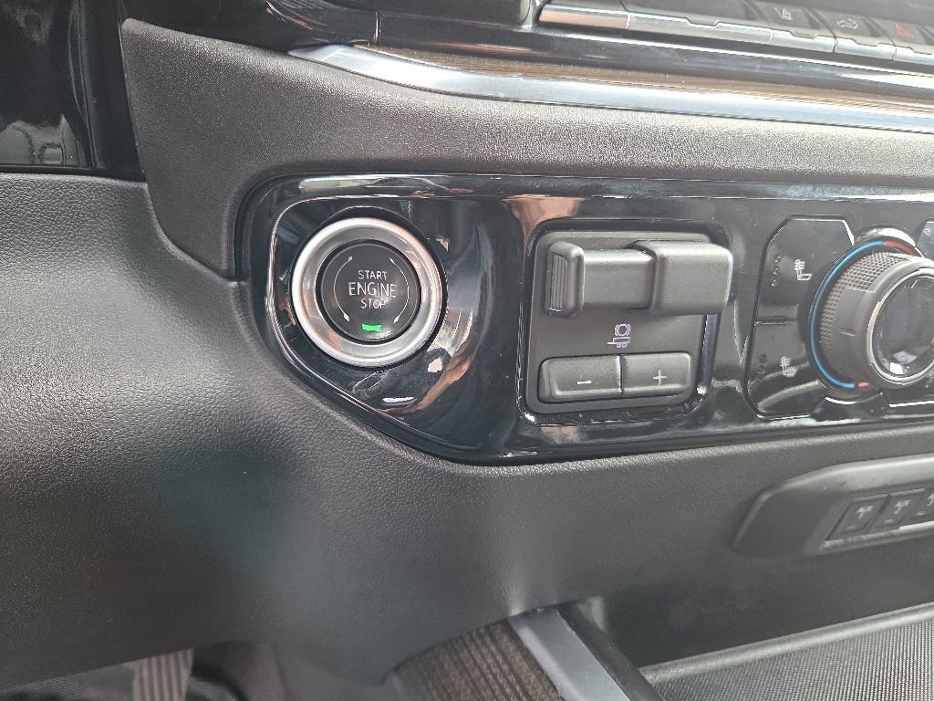Used 2025 Chevrolet Silverado 3500 LT AWD/4WD image 19