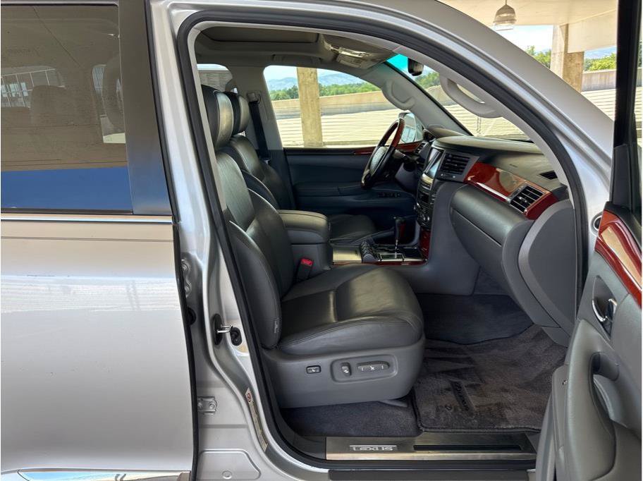 Used 2009 Lexus LX 570 4WD w/ Preferred Accessory Pkg image 15
