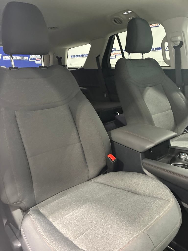Used 2025 Ford Explorer Active AWD/4WD image 39