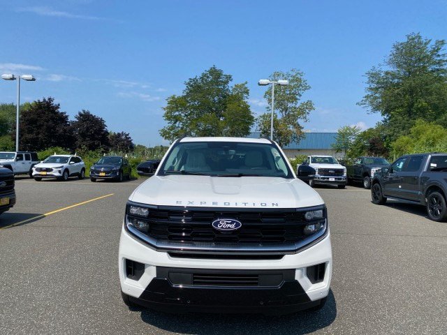 New 2027 Ford Expedition Platinum w/ Platinum Ultimate Package AWD/4WD image 2