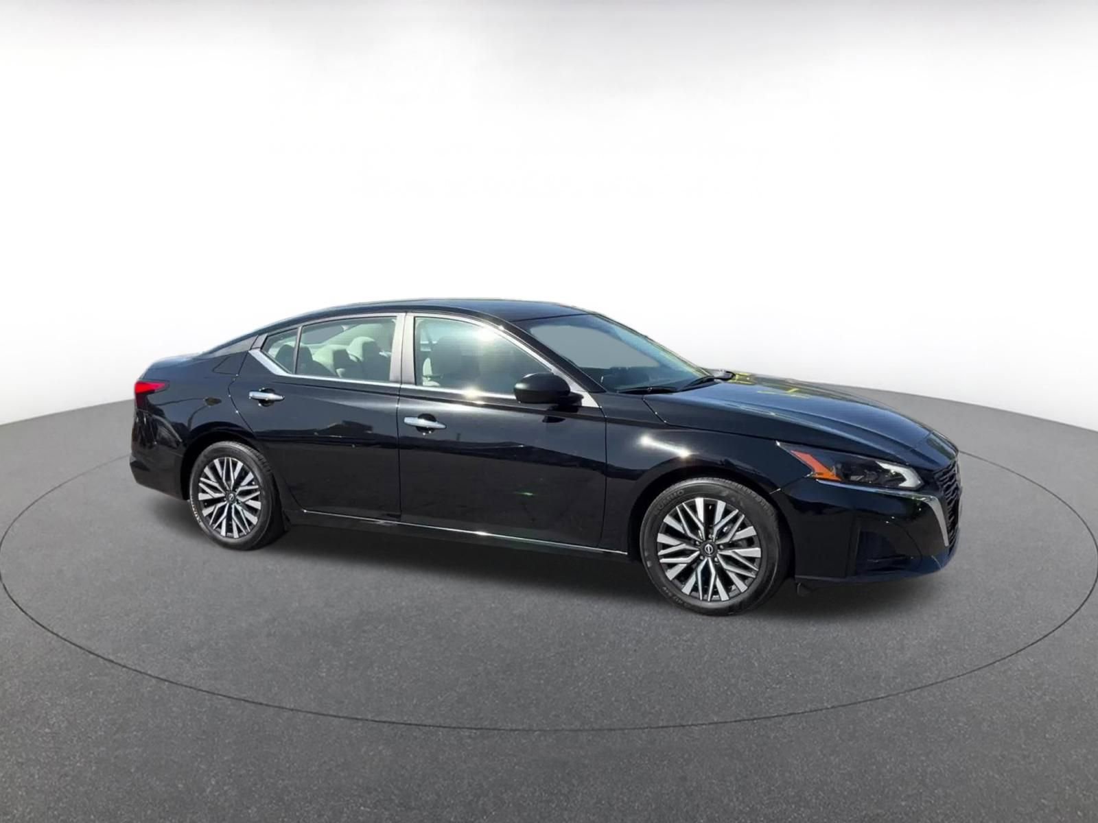 Used 2025 Nissan Altima 2.5 SV FWD video 2