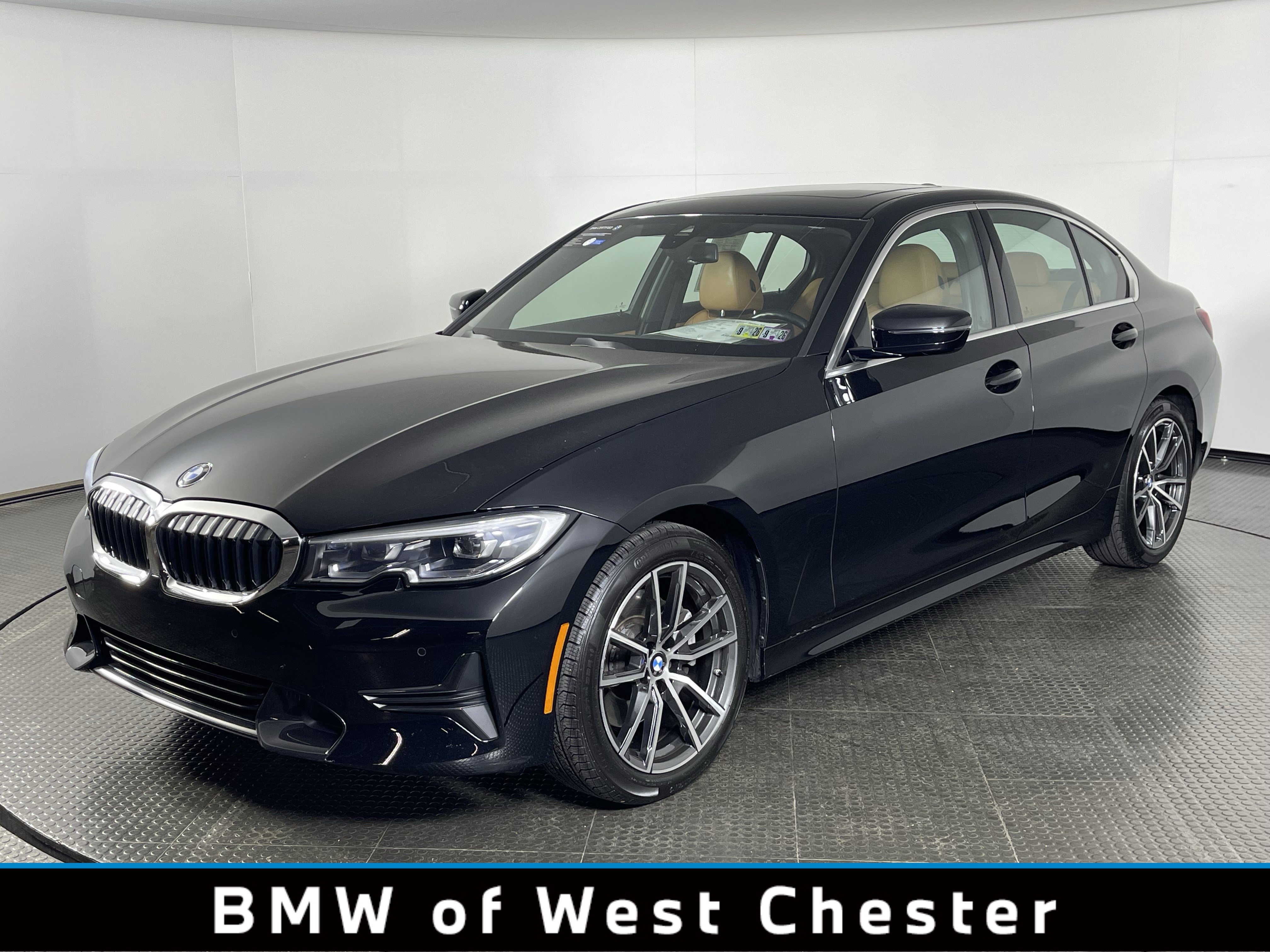 Certified 2022 BMW 330i xDrive Sedan w/ Driving Assistance Package image 1