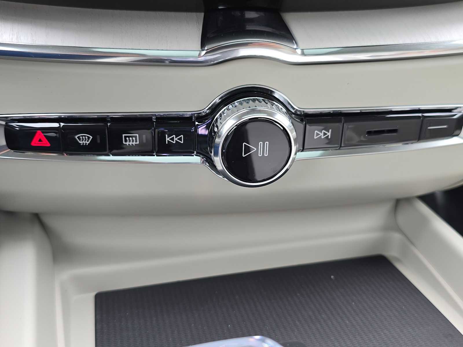 New 2026 Volvo XC60 B5 Ultra w/ Climate Package AWD/4WD image 29