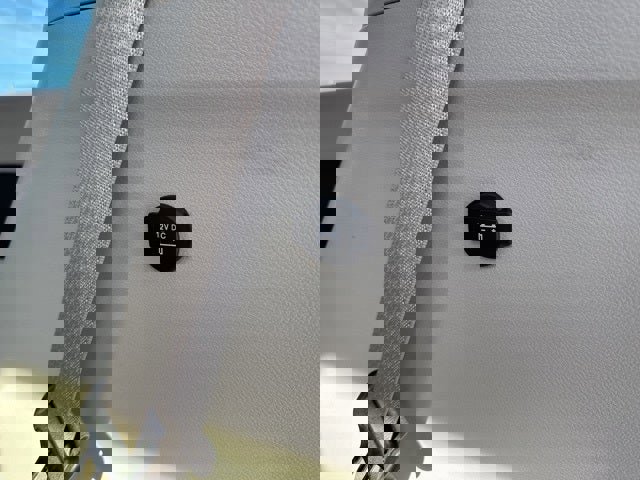 Used 2024 Chrysler Pacifica Touring-L image 15