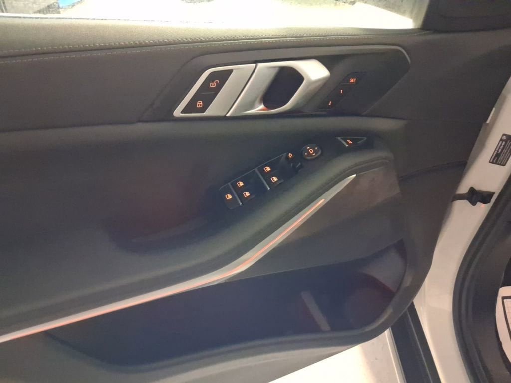 Used 2022 BMW X5 xDrive40i w/ Premium Package AWD/4WD image 12