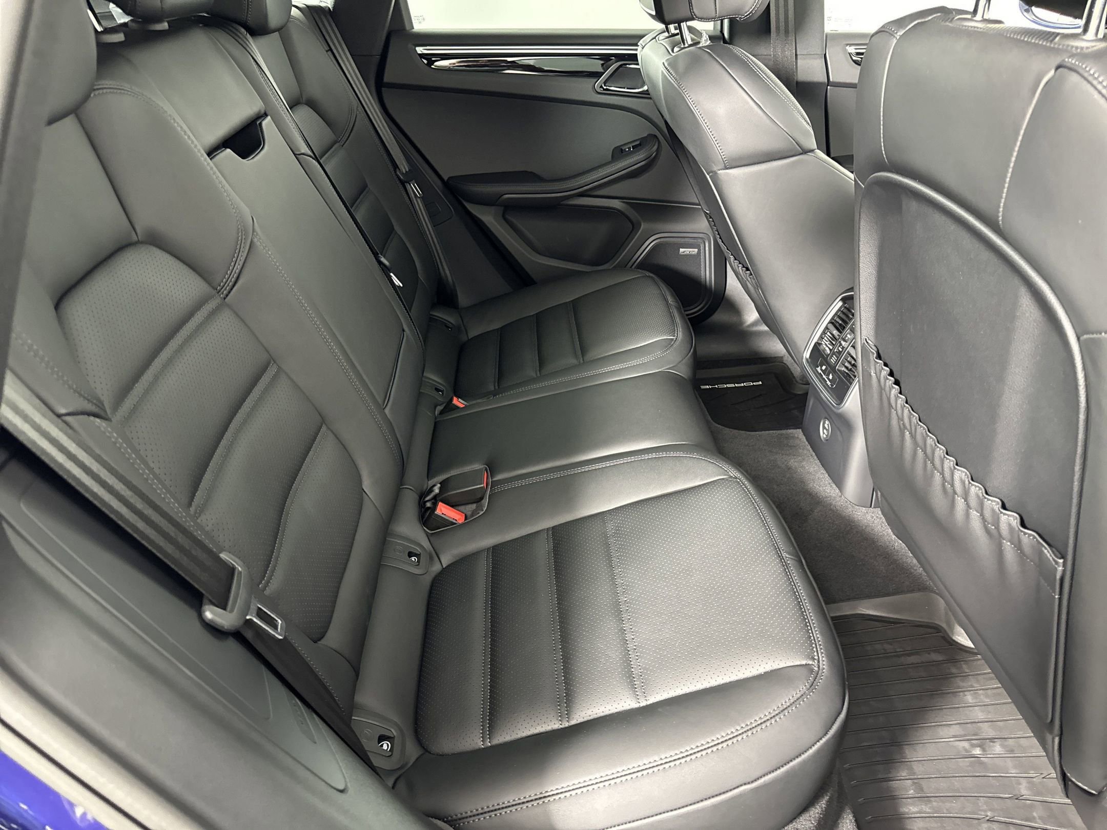 Certified 2025 Porsche Macan image 29
