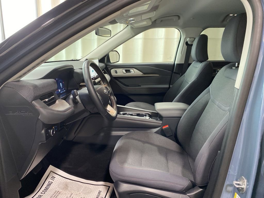 Used 2025 Ford Explorer Active image 17