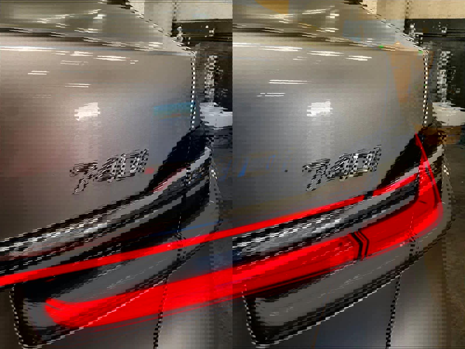 Used 2022 BMW 740i w/ Premium Package image 10