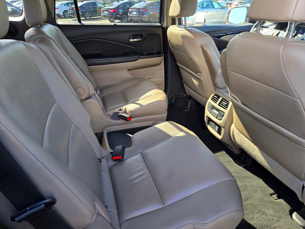 Certified 2022 Honda Pilot Touring image 19