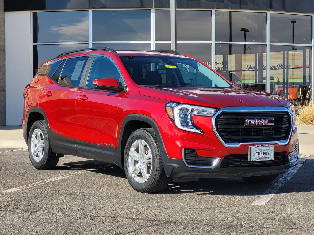 Used 2023 GMC Terrain SLE w/ Driver Convenience Package image 2