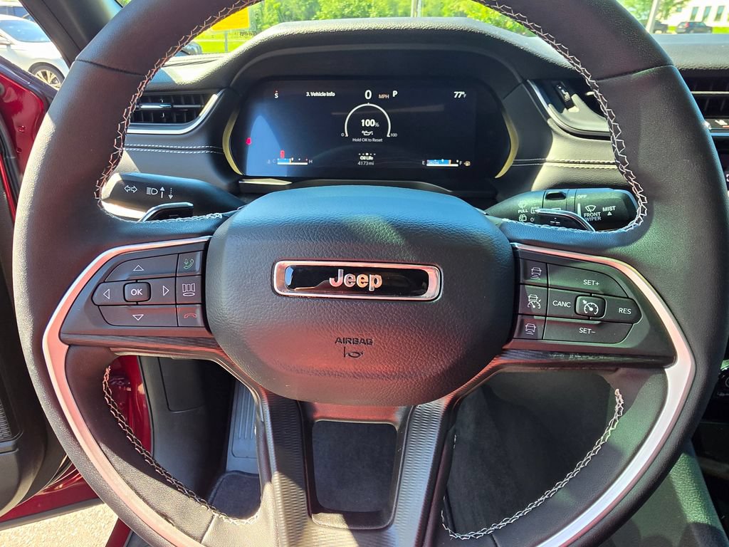 Used 2025 Jeep Grand Cherokee L Altitude AWD/4WD image 16