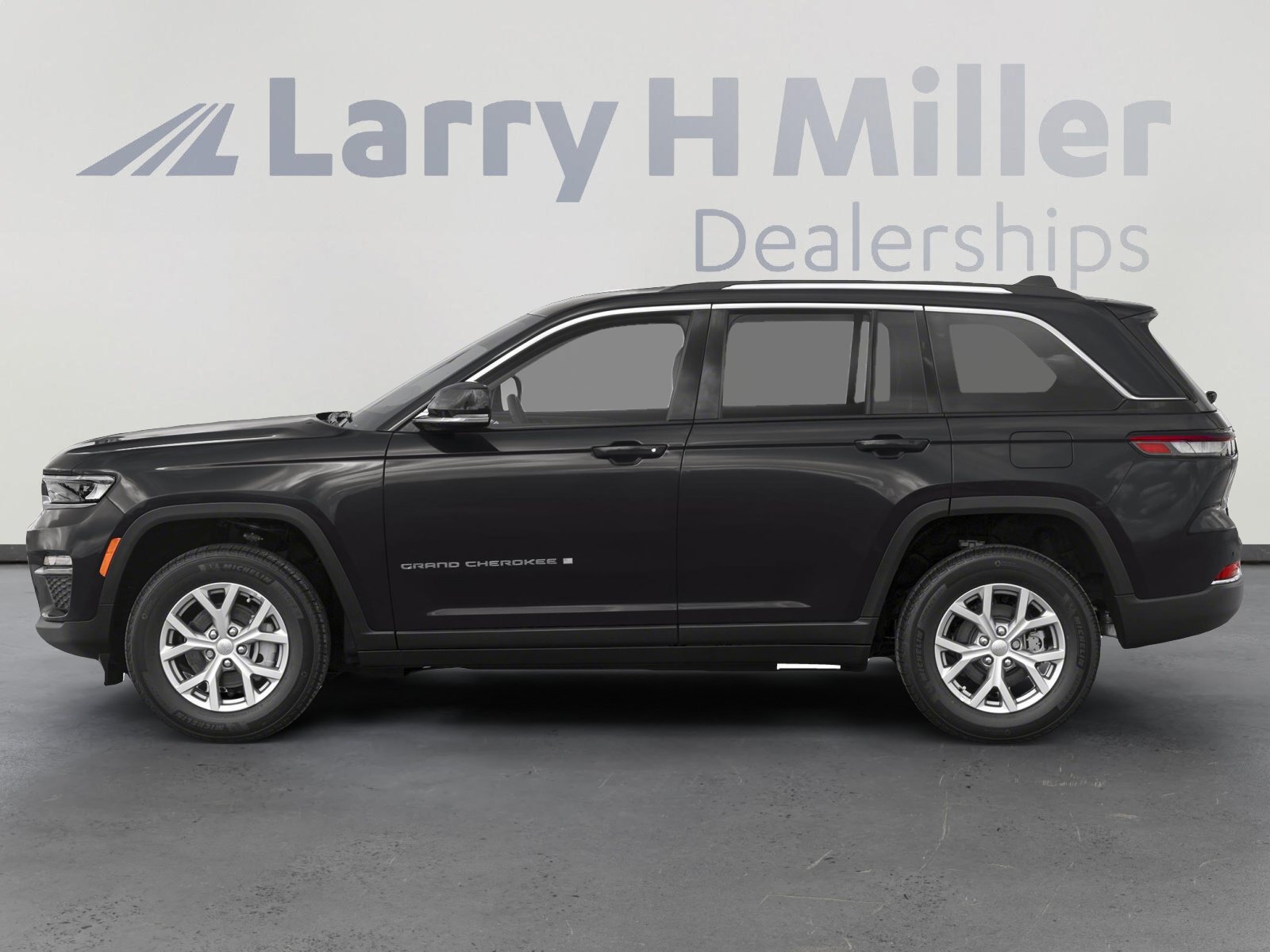 Used 2023 Jeep Grand Cherokee Summit AWD/4WD image 3