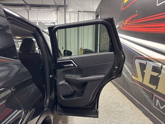 Used 2024 Mitsubishi Outlander SE Black Edition FWD image 26