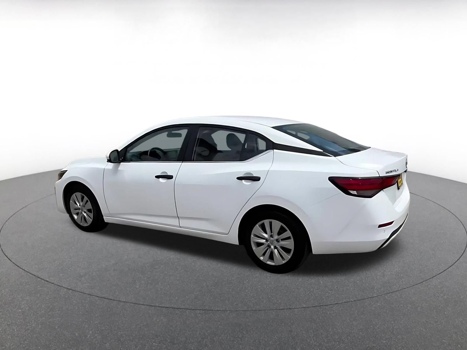 Used 2025 Nissan Sentra S FWD image 9
