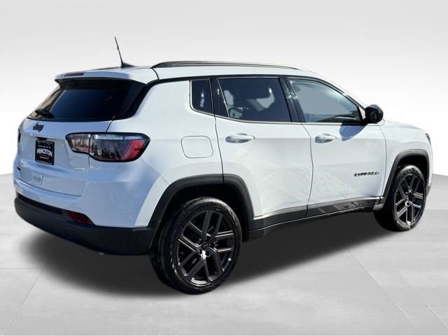 New 2026 Jeep Compass Latitude w/ Sun and Sound Group AWD/4WD image 7