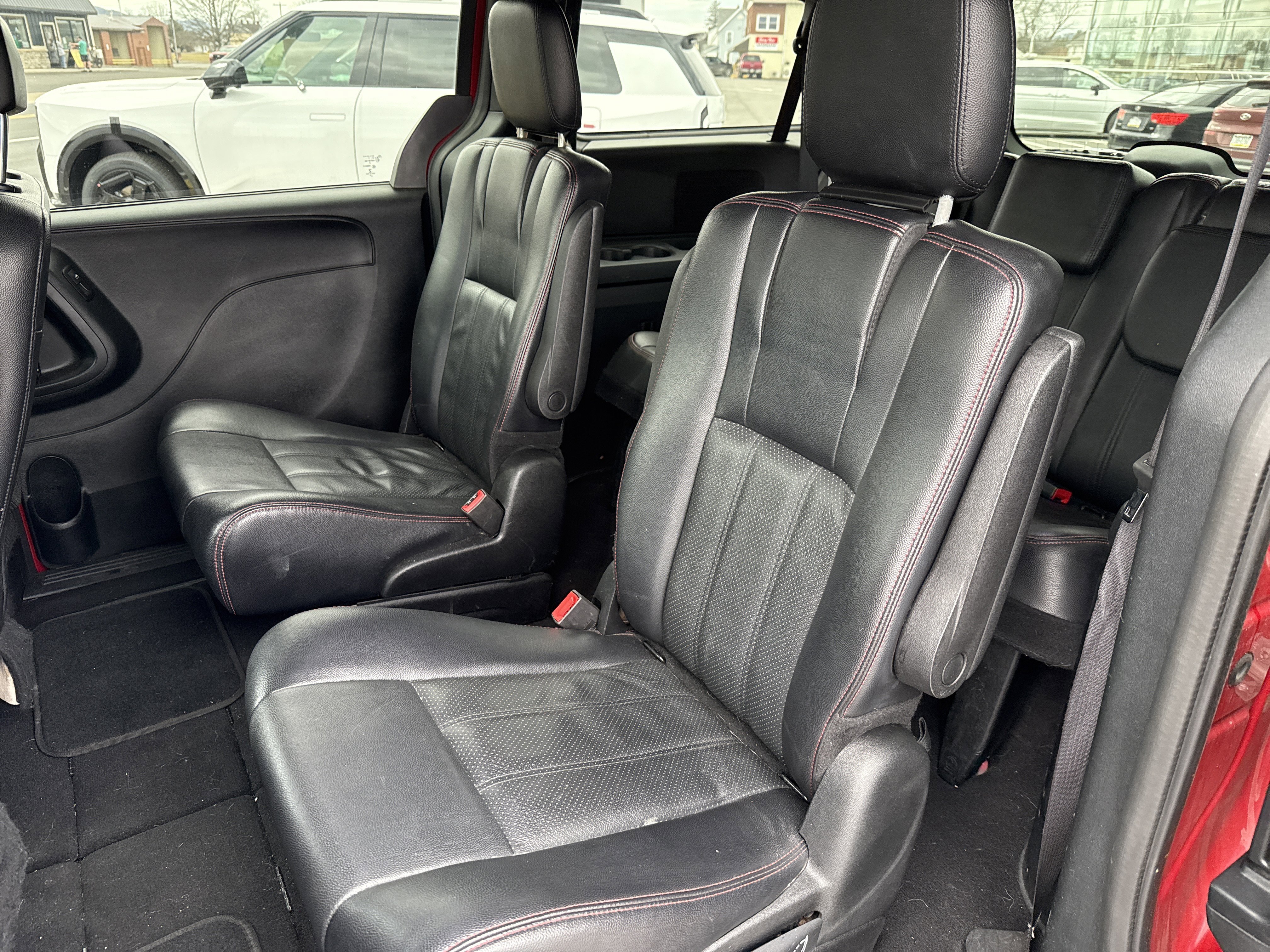 Used 2015 Dodge Grand Caravan R/T image 13