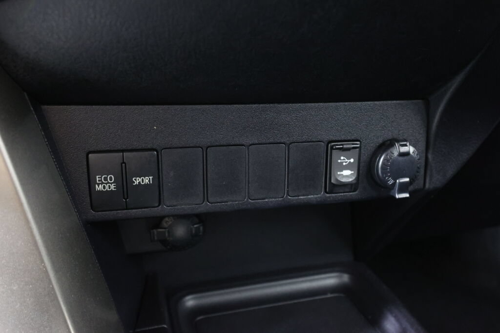 Used 2015 Toyota RAV4 XLE AWD/4WD image 38
