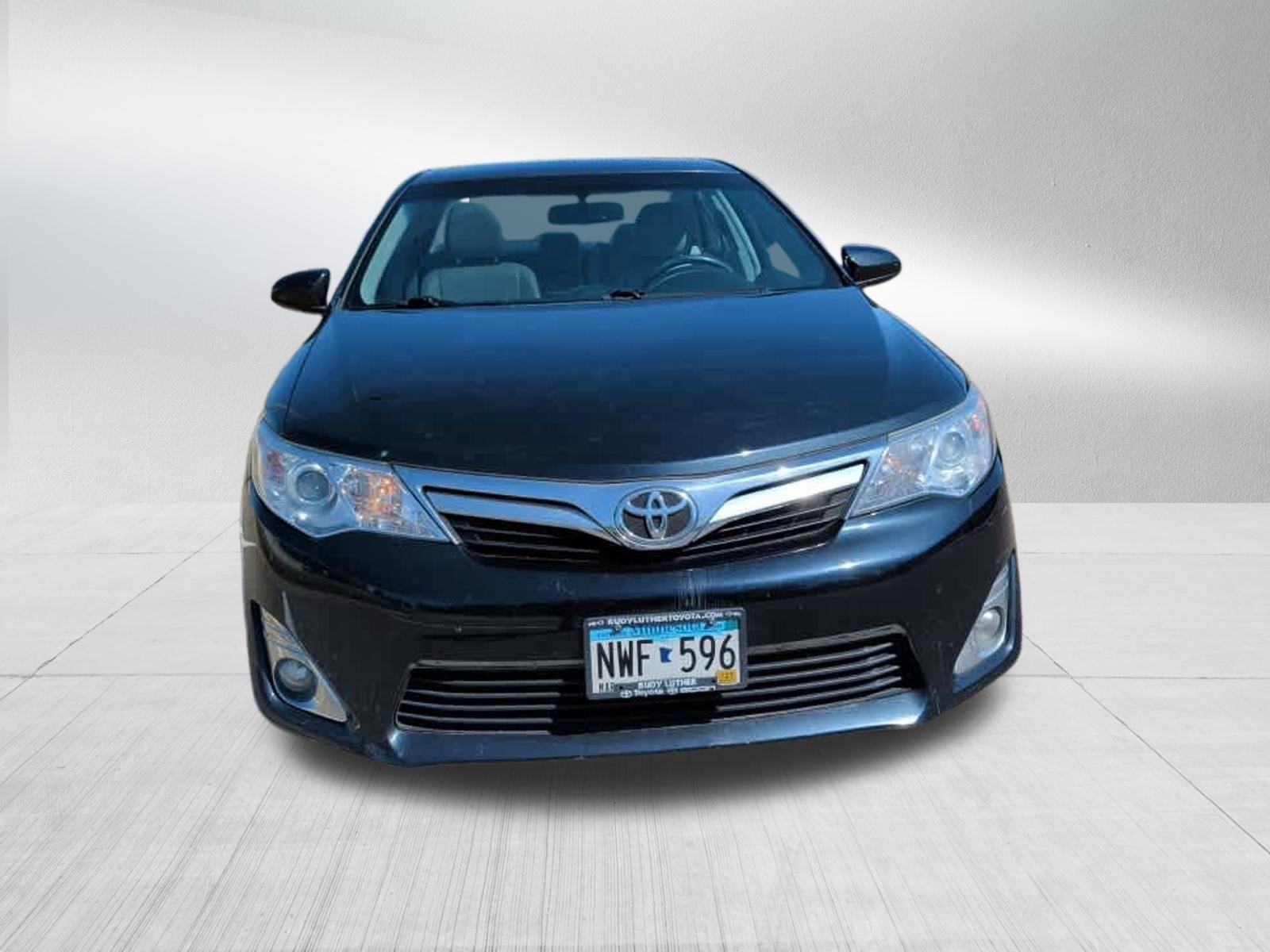 Used 2013 Toyota Camry XLE w/ Leather Pkg FWD image 2
