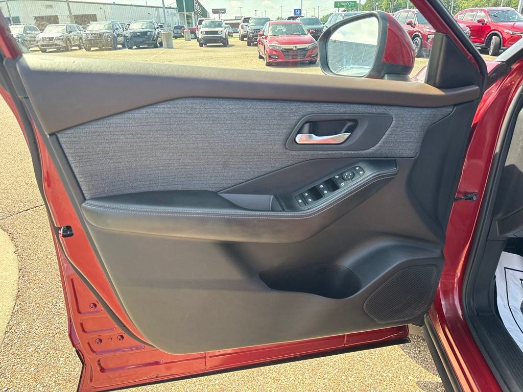 Used 2022 Nissan Rogue SV AWD/4WD image 10
