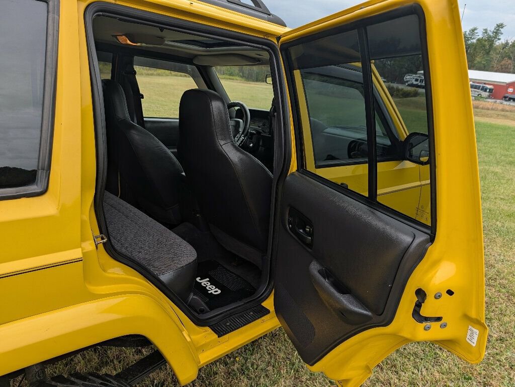 Used 2001 Jeep Cherokee Sport image 36