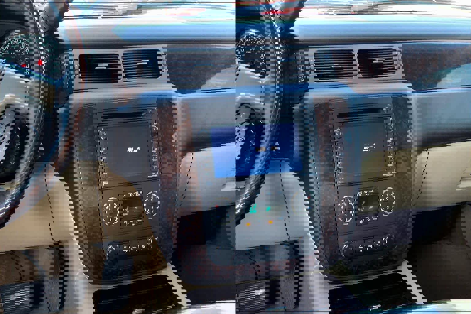 Used 2010 GMC Yukon XL Denali image 6