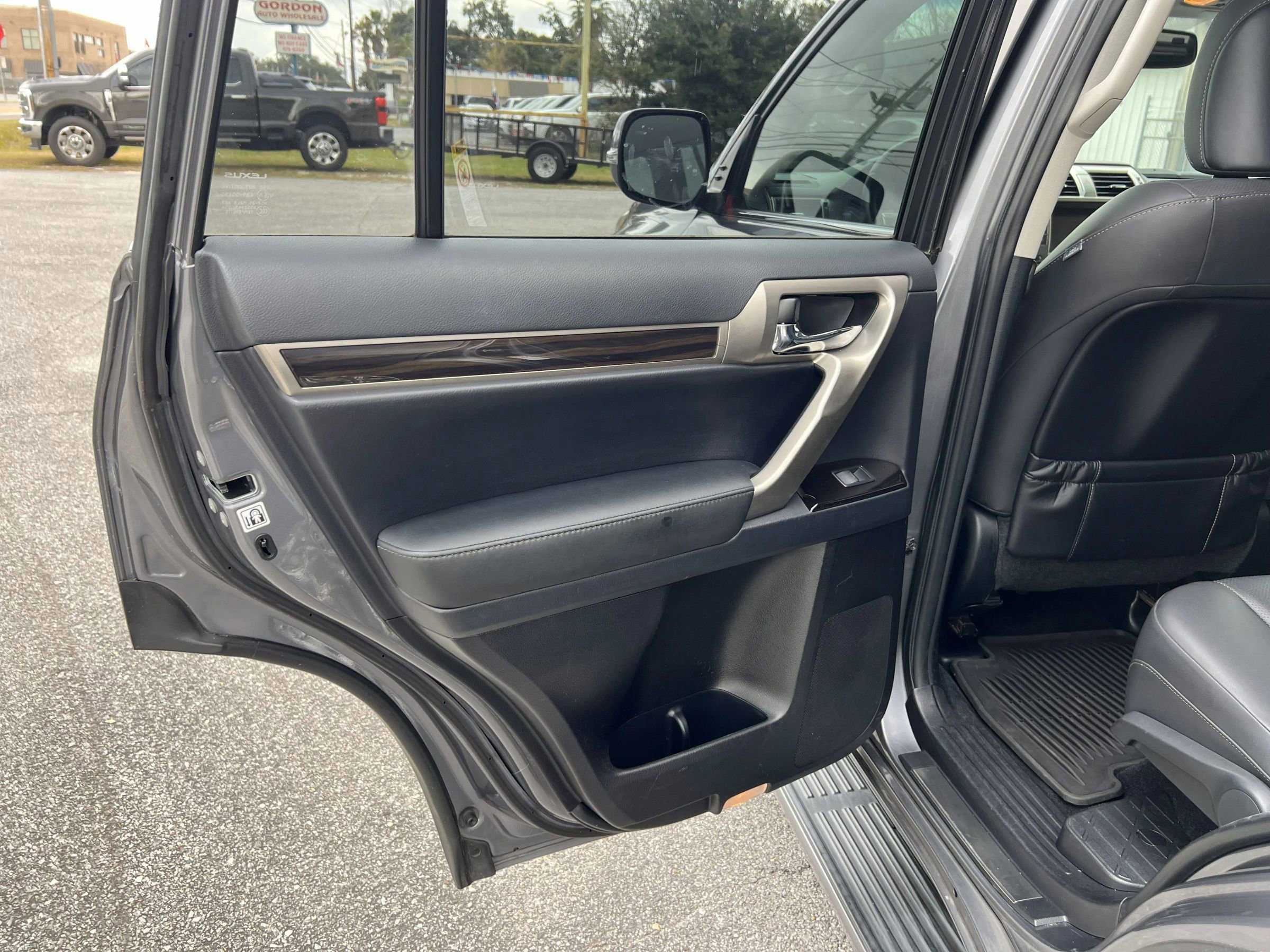 Used 2015 Lexus GX 460 image 22