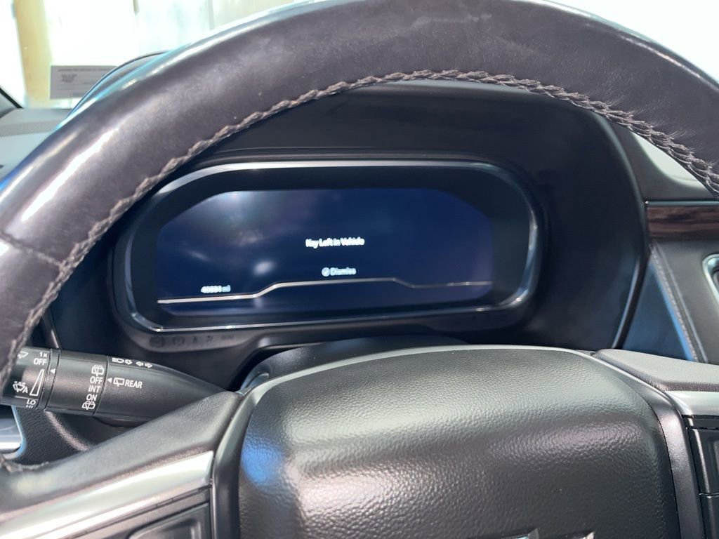 Used 2022 Chevrolet Tahoe LT w/ Luxury Package AWD/4WD image 2