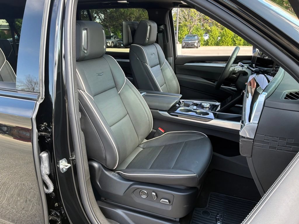 New 2026 Cadillac Escalade ESV Sport w/ Touring Package AWD/4WD image 43