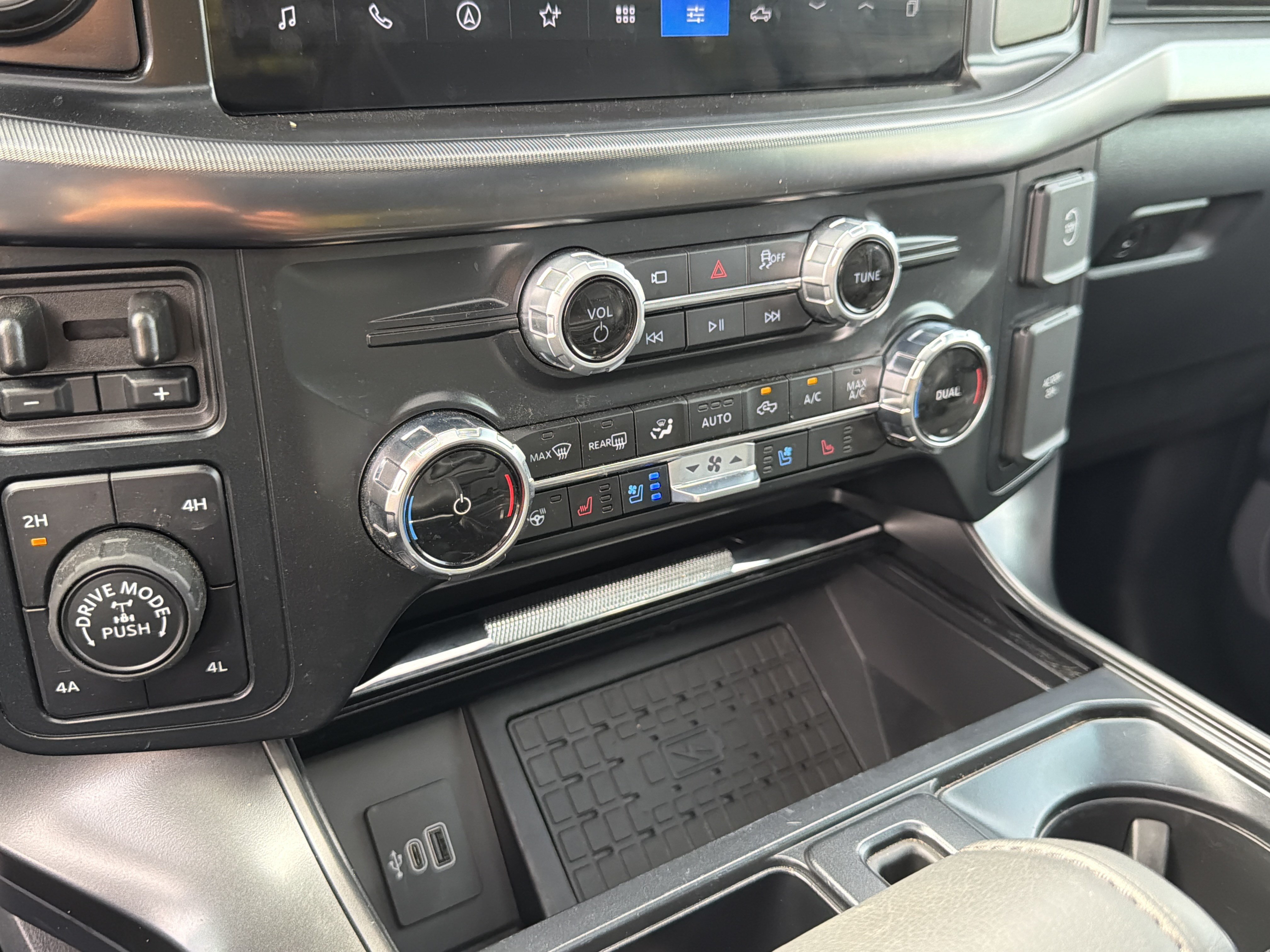 Used 2025 Ford F150 Lariat w/ Equipment Group 501A Mid AWD/4WD image 35