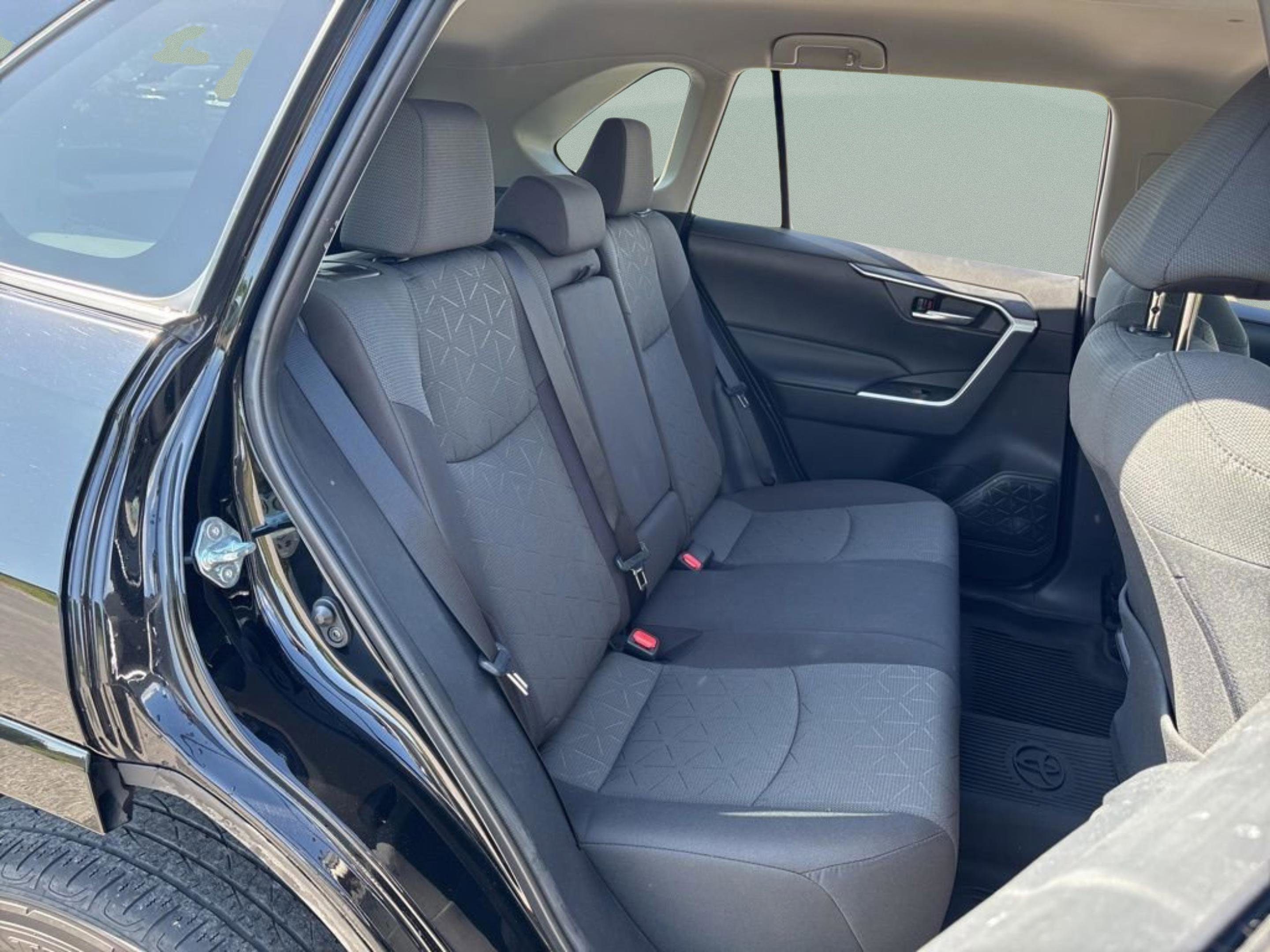 Used 2021 Toyota RAV4 XLE image 29