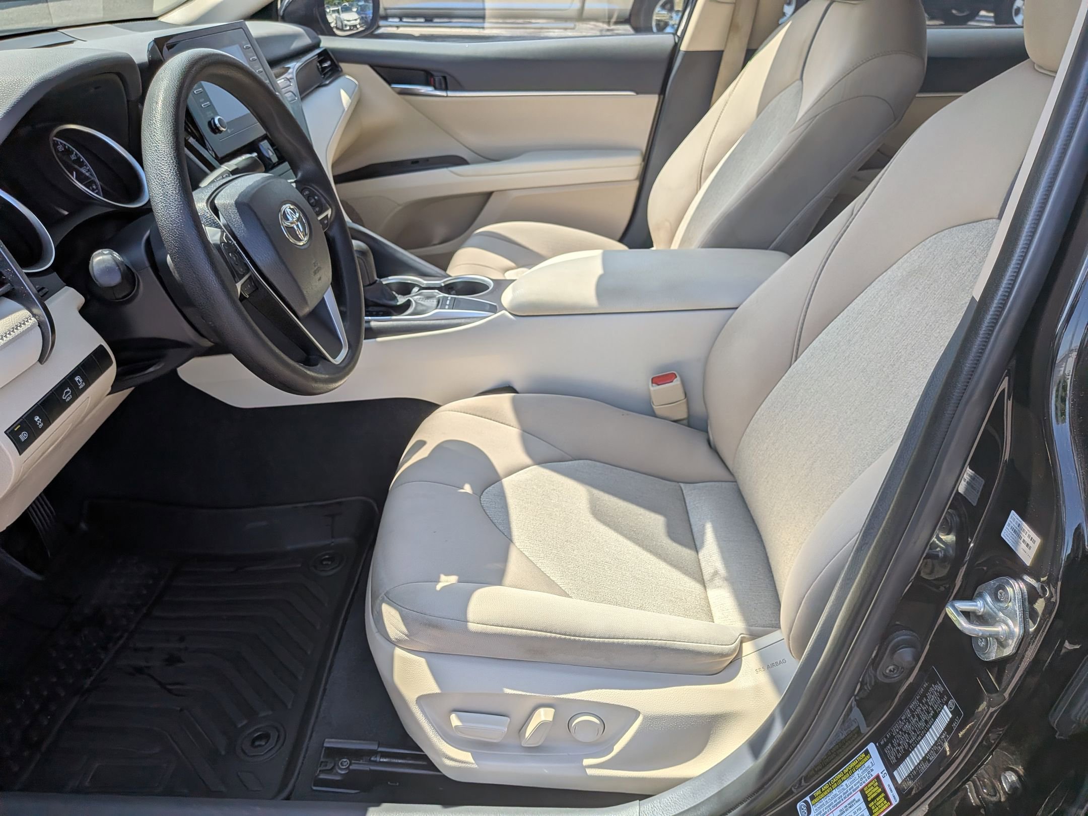 Used 2023 Toyota Camry LE FWD image 14