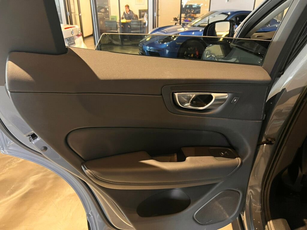 Used 2023 Volvo XC60 B5 Plus image 21