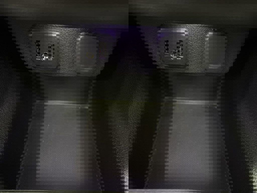 Used 2021 Chevrolet Traverse LS image 37