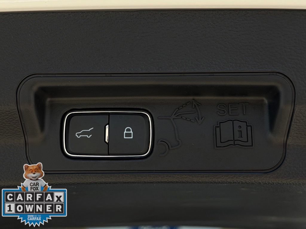 Used 2023 Ford Explorer XLT AWD/4WD image 27