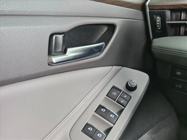 Used 2019 Toyota Avalon XLE FWD image 21