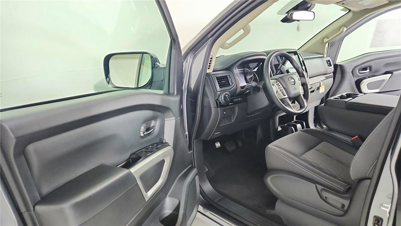Certified 2024 Nissan Titan SV image 17